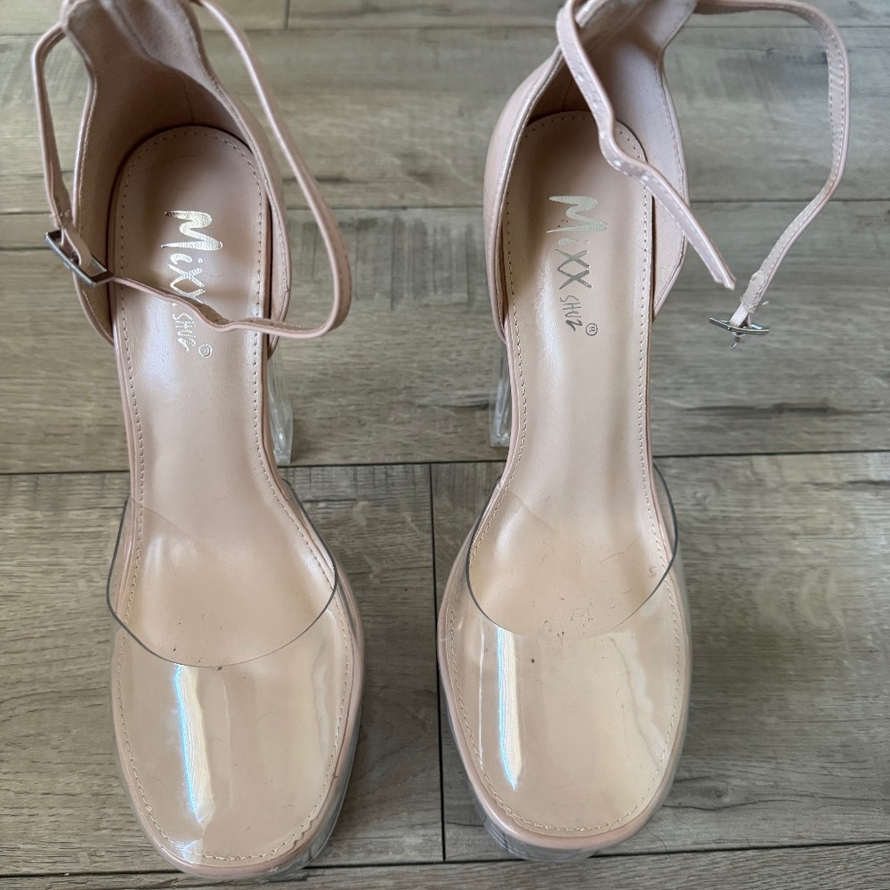 Lucite closes toe platforms